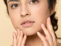 त्वचेची चमकच गेली, चेहरा निस्तेज? चेहऱ्याला द्या खास ऑइल मसाज, त्वचा होईल सुंदर- चमकदार - Marathi News | Special oil massage for dull and dry skin? How to rejuvenate skin at home? Best oil for face massage | Latest sakhi Photos at Lokmat.com