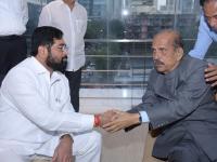 "राजकीय अर्थ काढू नका", मनोहर जोशींच्या भेटीनंतर एकनाथ शिंदेंचं स्पष्टीकरण - Marathi News | "Don't make political sense", explains Eknath Shinde after meeting Manohar Joshi | Latest maharashtra Photos at Lokmat.com