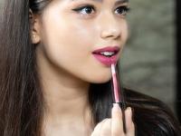 Lipstick Day 2022 : कशी निवडाल परफेक्ट लिपस्टिक? ३ टिप्स, ऑफिससाठी निवडा योग्य शेड.. - Marathi News | National Lipstick Day 2022 : Which lipstick color is best for you how to choose perfect shade according to skin complexion | Latest sakhi Photos at Lokmat.com