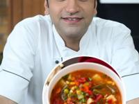 रिमझिम पावसात प्या गरमागरम व्हेजिटेबल सूप, शेफ कुणाल कपूर देतात ५ टिप्स, प्या पोटभर - Marathi News | How to make vegetable soup more delicious and healthy? Tricks and tips for making vegetable soup | Latest sakhi Photos at Lokmat.com