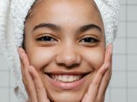 फक्त १० रुपयांत आणि १० मिनिटांत मिळेल उजळ- चमकदार त्वचा, करा शुगर स्क्रबचा जादुई उपाय - Marathi News | Skin repairing solution just in 10 Rupees, How to make get radiant, glowing skin? How to do sugar scrub? | Latest sakhi Photos at Lokmat.com