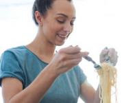 घरी केलेल्या नूडल्स चिकटतात, विकतसारख्या मोकळ्या होत नाहीत ७ टिप्स, नूडल्स होतील सुटसुटीत, मोकळ्या - Marathi News | Noodles Recipe: How to make perfect non-sticky noodles? 7 Tips for avoiding sticky noodles, Why noodles becomes sticky? | Latest sakhi Photos at Lokmat.com