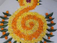 दसऱ्याला करा झेंडूच्या फुलांची आरास, सोप्या पण आकर्षक रांगोळ्यांचे १० सुंदर प्रकार - Marathi News | Attractive flower rangoli designs, How to draw flower rangoli? 10 simple and attractive designs | Latest sakhi Photos at Lokmat.com