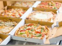 लढवा शक्कल, सापडेल उत्तर! पिझ्झा गोल मग बॉक्स चौकोनी का?; कारण ऐकून व्हाल चकीत - Marathi News | why round pizza comes in square box mind blowing facts about pizza box design | Latest jarahatke Photos at Lokmat.com