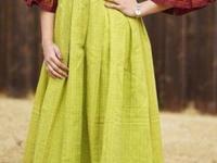 काठापदराच्या जुन्या साड्या नेसून कंटाळा आला? बघा साड्यांचे ड्रेसचे ८ पॅटर्न, दिवाळीसाठी सुंदर ड्रेस - Marathi News | Trendy dress pattern from silk saree, How to stitch dress from saree, 9 attractive designs, new fashion from old saree | Latest sakhi Photos at Lokmat.com