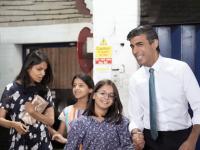 Rishi Sunak: ऋषी सुनक आहेत कोट्यावधींचे मालक; मात्र पत्नी अक्षता यांच्याकडे त्यांच्याहून अधिक संपत्ती! - Marathi News | Rishi Sunak: Rishi Sunak Richer than Queen of Britain; But his wife Akshata has more wealth than rushi sunak | Latest international Photos at Lokmat.com