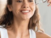 स्किन सीरम खरेदी करताना ‘या’ गोष्टी लक्षात ठेवा, त्वचेच्या पॅटर्ननुसार निवडा सीरम - Marathi News | Remember these things while buying skin serum, choose serum according to skin pattern | Latest sakhi Photos at Lokmat.com