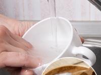 ६ प्रकारच्या वस्तू स्वच्छ करण्यासाठी वापरा बेकिंग सोडा, कमी मेहनतीत वस्तू होतील चकाचक - Marathi News | Cleaning Hacks: Use of baking soda for cleaning these 6 items in your house | Latest sakhi Photos at Lokmat.com