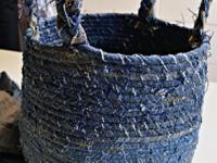 जुन्या फाटक्या जीन्स फेकून देता? बनवा जुन्या जीन्सच्या ८ भन्नाट वस्तू, इतक्या सुंदर की दिल खुश - Marathi News | Why to throw away those old ripped jeans? Make 8 adorable things out of old jeans, so cute that your heart will be happy | Latest sakhi Photos at Lokmat.com