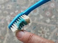 जुने झालेले टुथब्रश फेकून देऊ नका, ७ पद्धतींनी त्याचा वापर करा, स्वच्छतेची कामं होतील झटपट - Marathi News | How to reuse old tooth brush? 7 ways to use old tooth brush for cleaning purpose | Latest sakhi Photos at Lokmat.com