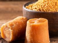 काळा - पिवळा गूळ पाहिला असेल पण गुळाचे ५ प्रकार खाल्ले आहेत का? आरोग्यासाठी नेमका कोणता गूळ उत्तम.. - Marathi News | 5 varieties of jaggery....Exactly which jaggery is best for health.. | Latest sakhi Photos at Lokmat.com