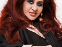 केस पांढरे झालेत? तेल बदलूनही उपयोग झाला नाही; काळ्याभोर केसांसाठी शहनाज हुसैनचा उपाय - Marathi News | How to get black hairs Naturally : Shahnaz Hussain's special solution for dark, long hair | Latest sakhi Photos at Lokmat.com