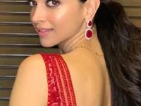 न्यू इयर पार्टीसाठी कमी वेळात झटपट तयार व्हायचंय? ५ मेकअप टिप्स.. दिसाल एकदम सुंदर- स्टायलिश - Marathi News | How to get ready quickly for the new year party? Make up tips for party look, 5 beauty tips will give you stylish look in party | Latest sakhi Photos at Lokmat.com