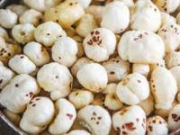 मखाण्याचे ७ प्रकार, पौष्टिक आणि चमचमीत चवीचे भन्नाट कॉम्बिनेशन, हिवाळा करा साजरा... - Marathi News | 7 types of Makhana Recipe's, a wonderful combination of nutrition and sparkling taste, celebrate winter... | Latest sakhi Photos at Lokmat.com