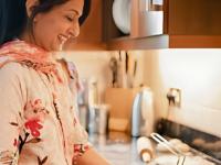 रोजचं काम सोपं करतील ८ सिक्रेट ट्रिक्स; स्मार्ट ट्रिक्स वाचवतील वेळ, स्वयंपाक बनेल चवदार - Marathi News | Quick Kitchen Tricks : 7 secret tricks will make everyday kitchen work easier | Latest sakhi Photos at Lokmat.com