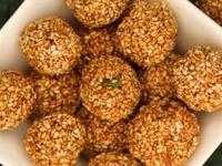 मकर संक्रांत स्पेशल : ७ प्रकारचे तिळगुळाचे लाडू आणि वड्या; पाहा यंदा तुम्ही कोणते प्रकार करणार? - Marathi News | Makar Sankranti Special: Different types of til gul ladoo and til gul vadi, Delicious menu for makar sankranti | Latest sakhi Photos at Lokmat.com