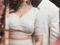 रंगावरून ट्रोल होणारं हे स्टायलिश जोडपं आहे कोण? ८ वर्षांपासून करत होते एकमेकांना डेट - Marathi News | Who is this stylish couple getting trolled atlee kumar and priya atlee stylish south couple pics | Latest sakhi Photos at Lokmat.com