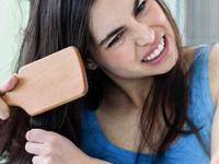 केसांतला गुंता काढताना डोळ्यात पाणीच येतं? ८ टिप्स- गुंता सहज निघेल -केसही तुटणार नाहीत.. - Marathi News | 8 Ways To Detangle Your Hair Without Causing Damage | Latest sakhi Photos at Lokmat.com