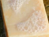 साबणाची चिपटी फेकू नका, ९ गोष्टींसाठी वापरा उरलेला लहानसा साबण! बघा स्मार्ट उपयोग - Marathi News | 9 Surprising Uses for a Bar of Soap Around Your Home | Latest sakhi Photos at Lokmat.com