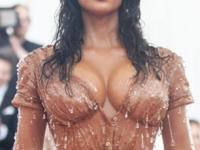 किम कार्दशियनसारख्या दिसणाऱ्या मॉडेलचा प्लास्टीक सर्जरीनं मृत्यू; सर्जरीचा काय परिणाम होतो, वाचा - Marathi News | kim kardashian lookalike christina ashten dies of cardiac arrest after plastic surgery | Latest sakhi Photos at Lokmat.com