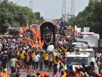 'हर हर महादेव'! कावडधारींचे अकोल्यात जल्लोषात स्वागत! - Marathi News | 'Har Har Mahadev'! Kavadhari welcome in Akola with joy! | Latest akola Photos at Lokmat.com