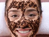 फेशियल- क्लिनअप करायला वेळ नाही? इन्स्टंट ग्लो मिळविण्यासाठी वापरा १ खास पदार्थ, चेहरा लगेच चमकेल - Marathi News | How to get instant glow, facial like glow using coffee powder, coffee scrub for radiant skin, Natural remedies for glowing skin | Latest sakhi Photos at Lokmat.com