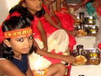 नवरात्रीत हळदी- कुंकू, कुमारिका पुजनाला येणाऱ्यांना काय फराळ द्यायचा? बघा झटपट देता येतील असे ५ पदार्थ - Marathi News | Navaratri special fast recipe, 5 Quick dishes for haldi kunku function in navaratri | Latest sakhi Photos at Lokmat.com