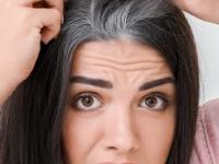 केस झपाट्याने पांढरे होत आहेत? शरीरातलं मेलॅनीन वाढविण्यासाठी डॉक्टर सांगतात ५ उपाय - Marathi News | Hair graying fast? Doctors suggest 5 remedies to increase melanin in the body, How to increase melanin in hair, Home remedies for gray or white hair | Latest sakhi Photos at Lokmat.com