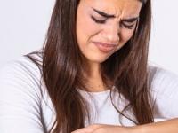 हिवाळ्यात मॉईश्चरायझर, बॉडीलोशन, लिपबामवर खर्च करण्यापेक्षा ६ नैसर्गिक उपाय करा- त्वचा राहील मुलायम - Marathi News | 6 Natural remedies for soft skin in winter, home remedies for dry skin, dandruff and cracked heel problem in winter | Latest sakhi Photos at Lokmat.com