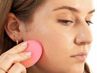 त्वचेनुसार फाउंडेशनची योग्य शेड कशी निवडायची? बघा ५ सोप्या टिप्स- करा परफेक्ट निवड - Marathi News | How to choose perfect foundation shade according to your skin tone and Under tone, 5 Tips for perfect foundation selection | Latest sakhi Photos at Lokmat.com