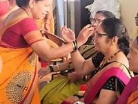 मकर संक्रात 2024 : नेहमी तेच तेच वाण कशाला? हळदी कुकूंवाला ५० रूपयांच्या आत द्या 'या' उपयोगी वस्तू; वाणाचे युनिक ऑपश्न - Marathi News | Makar Sankranti 2024 : Gift Ideas For Haldi kumkum Haldi Kunku sathi Vaan Best Vaan options For Haldi Kumkum | Latest sakhi Photos at Lokmat.com