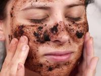 टॅनिंग घालविण्याचा एकदम सोपा उपाय- फक्त १० मिनिटांत काळवंडलेली त्वचा होईल स्वच्छ- चमकदार - Marathi News | Home remedies for reducing tanning, how to get rid of tanned skin, Home remedies to get golden glow on skin | Latest sakhi Photos at Lokmat.com