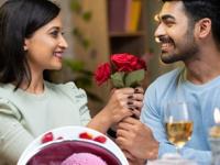 Rose Day: प्रेमानं गुलाब देताना गुलाबाच्या पाकळ्यांचे हे पदार्थही खा, वाढेल प्रेमाची गुलाबी रंगत! - Marathi News | 7th February rose day special, food recipies using rose petals, How to celebrate rose day, rose day in valentines week | Latest sakhi Photos at Lokmat.com