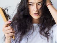 केसांच्या आरोग्यासाठी ३ पदार्थ खा! केस गळणं कमी होईल- म्हातारपणातही केस काळेच राहतील - Marathi News | 3 Foods for healthy hair, How to reduce hair loss, home remedies for gray hair, diet tips for controlling hair loss and gray hair | Latest sakhi Photos at Lokmat.com