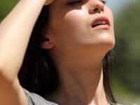 उन्हाचा पारा वाढतोय- उष्माघाताचा त्रास होऊ नये म्हणून ५ गोष्टी करणं कटाक्षाने टाळा - Marathi News | 5 Tips to protect yourself from heat stroke during hot summer days, how to take care of your self from hot sunny days, Do's and don't for avoiding heat stroke | Latest sakhi Photos at Lokmat.com