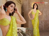 राशी खन्नाच्या सौंदर्यापुढं सारेच फिके; साडीत दिसतेय एकदम कडक! - Marathi News | Actress Rashi Khanna has shared her latest photos on social media | Latest filmy Photos at Lokmat.com