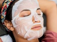 आपल्या चेहऱ्यासाठी कोणता फेसमास्क योग्य हे कसं निवडाल? हे घ्या सोपं उत्तर, चेहऱ्यावर करा जादू - Marathi News | How to choose perfect face mask or face pack according to your skin type, benefits of applying face mask and face pack | Latest sakhi Photos at Lokmat.com