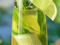 काकडीच्या सालींचे 'हे' उपयोग पाहाल तर कधीच ते कचऱ्यात नाही फेकणार- बघा कसे वापरायचे - Marathi News | 5 ways to reuse cucumber peels, how to reuse cucumber peels | Latest sakhi Photos at Lokmat.com