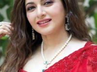 ५० वर्षांची असुनही भाग्यश्रीच्या चेहऱ्यावर तिशीचा ग्लो! कारण साबण, फेसवॉशऐवजी वापरते 'हा' फेसपॅक - Marathi News | beauty tips by actress bhagyashree, home made facepack by bhagyashree, how to get radiant glowing and wrinkle free skin | Latest sakhi Photos at Lokmat.com