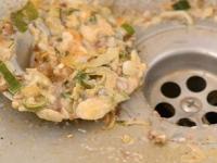 किचन सिंक वारंवार तुंबतं, पाणी साठतं? १ ट्रिक वापरा, सिंकमध्ये तुंबलेल्या पाण्याचा होईल निचरा - Marathi News | Tips And Tricks How To Clean Blocked Kitchen Sink In Minutes Apply These Tricks It Will Help You | Latest sakhi Photos at Lokmat.com