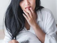 खोबरेल तेलात फक्त २ पदार्थ टाकून डोक्याला मालिश करा, पातळ केस होतील दाट- काळेभोर - Marathi News | home remedies for thin hair, how to make your thin hair strong and thick? | Latest sakhi Photos at Lokmat.com