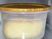 कणीक रात्री भिजवून फ्रिजमध्ये ठेवावी का? रात्री भिजवलेल्या कणकेच्या सकाळी चपात्या केल्या तर.. - Marathi News | Side Effects OF Eating Roties From Refrigerated Dough :Right Way to Making Roti Dough | Latest sakhi Photos at Lokmat.com