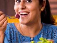 तुम्हीही पावसाळ्यात हिरव्या पालेभाज्या खाता का? आहारतज्ज्ञ सांगतात २ गोष्टींची काळजी घ्या, नाहीतर... - Marathi News | is it okay to eat leafy vegetables in rainy days? benefits of eating leafy vegetables, which vegetables we should avoid in monsoon? | Latest sakhi Photos at Lokmat.com