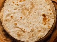 रोजच्या पोळ्या होतील खूप पौष्टिक! भिजवताना कणकेत घाला ५ पदार्थ - साधी पोळीही लागेल चवदार - Marathi News | 5 simple tips to make your regular chapati atta more nutritious, how to make chapati or roti more healthy | Latest sakhi Photos at Lokmat.com