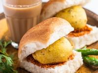 जागतिक वडापाव दिन : वडापावचे पाहा ८ प्रकार; सांगा तुमचा फेवरिट खमंग वडापाव कोणता? - Marathi News | 8 Types of Vada Pav You Should Definitely Try | Latest sakhi Photos at Lokmat.com