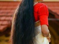 केस गळून शेपटीसारखे झालेत? 'हे' घरगुती आयुर्वेदीक तेल लावा, १ महिन्यात केस लांब होतील - Marathi News | Hair Fall Solution : Ayurvedic Homemade Hair Oil For long Hairs Hair Care Tips | Latest sakhi Photos at Lokmat.com