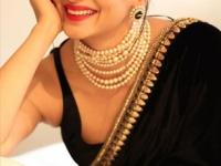 बघा मॅट लिपस्टिकला कसा द्यायचा ग्लॉसी लूक! सणासुदीला कामी येणारी भन्नाट ट्रिक- लगेच पाहा - Marathi News | how to give glossy look to your regular mat shade or nude shade lipstick | Latest sakhi Photos at Lokmat.com