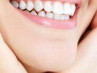 फक्त एकदाच 'हा' प्रयोग करा, दातांचा पिवळेपणा कमी होईल- मोत्यांप्रमाणे पांढरे शुभ्र चमकतील - Marathi News | best home remedies for shiny white teeth, how to get rid of yellow teeth | Latest sakhi Photos at Lokmat.com