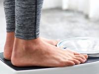 वजन कमीच होत नाही? रोज फक्त १० मिनिटांचा व्यायाम- आठवडाभरात झरझर वजन उतरेल - Marathi News | 10 minutes workout for weight loss, how to loose 1-2 kg weight in a week, easy and effective method of weight loss | Latest sakhi Photos at Lokmat.com