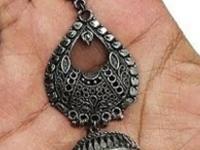 नवरात्र स्पेशल: काळे पडलेले ऑक्सिडाइज्ड दागिने चमकतील नव्यासारखे, घ्या ६ टिप्स- गरब्यासाठी व्हा रेडी... - Marathi News | Cleaning Oxidised Jewellery At Home How To Clean Oxidised Jewellery Easily Simple Methods For How To Clean Oxidised Jewellery At Home | Latest sakhi Photos at Lokmat.com